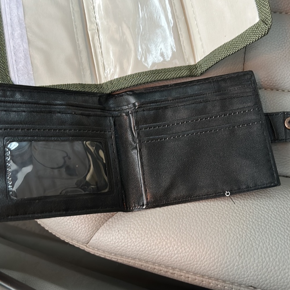 2 wallets $$$$ - Picture 5 of 5